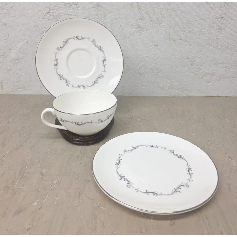 Royal Doulton Coronet H4947 Tea Trio Cup Saucer Side Plate Vintage China Set